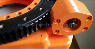 Slewing drive for machine parts and replacement